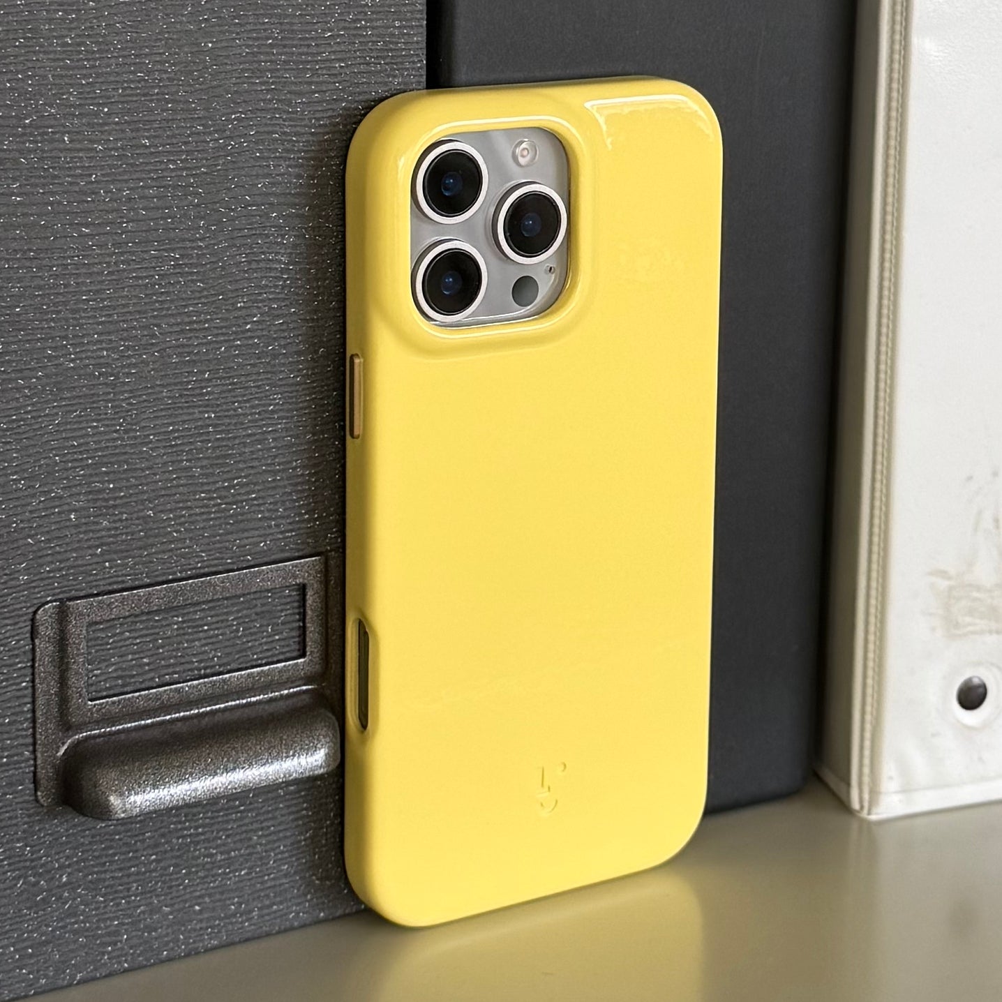 MagSafe Glossy Case - Butter